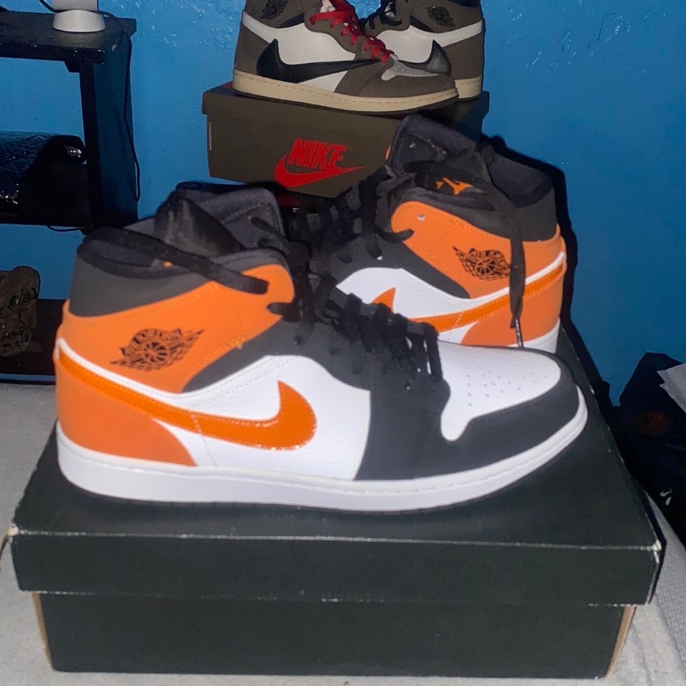 Jordan 1 mid shattered backboard
